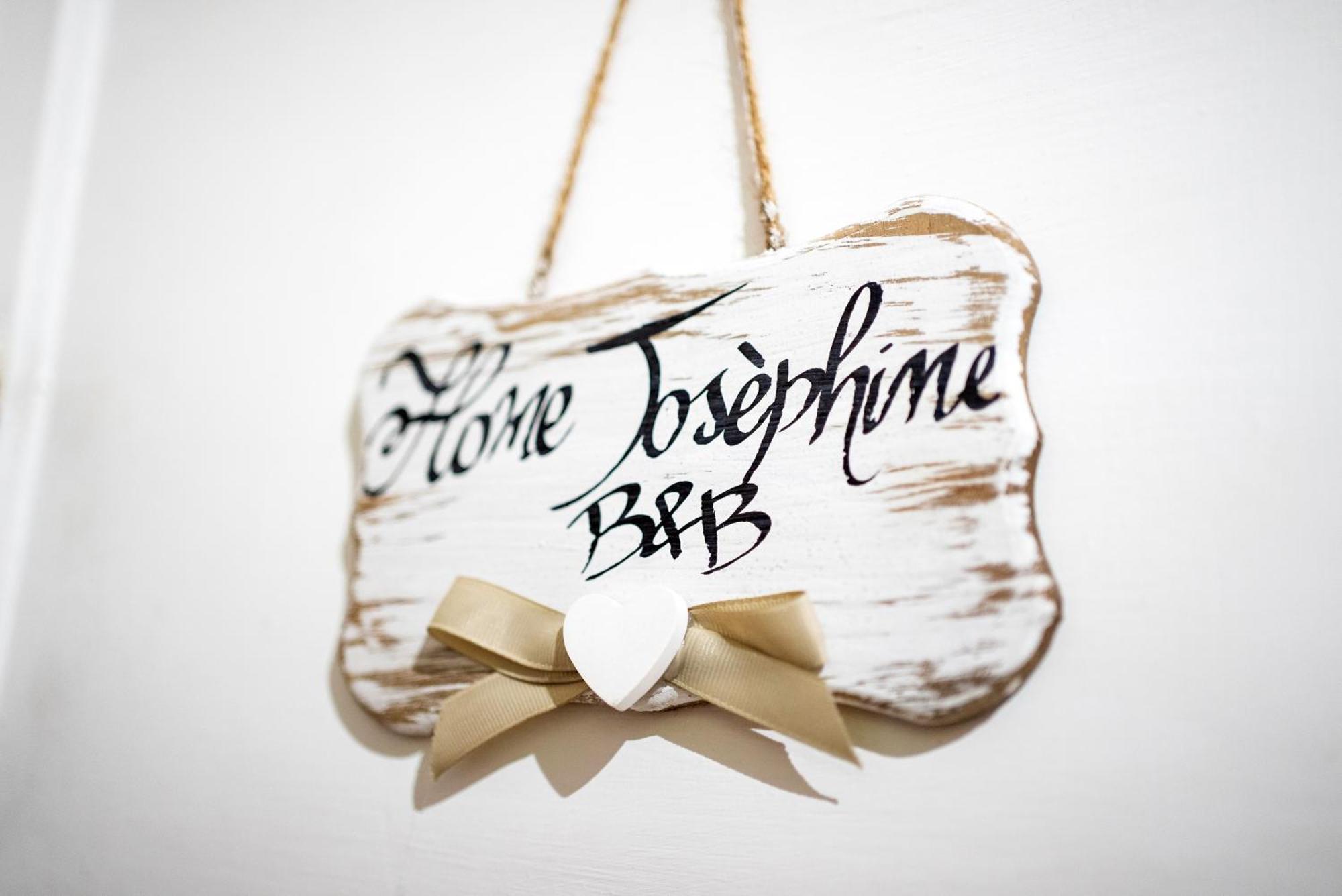 Home Josephine, A Due Passi Dalla Reggia Caserta Exterior foto