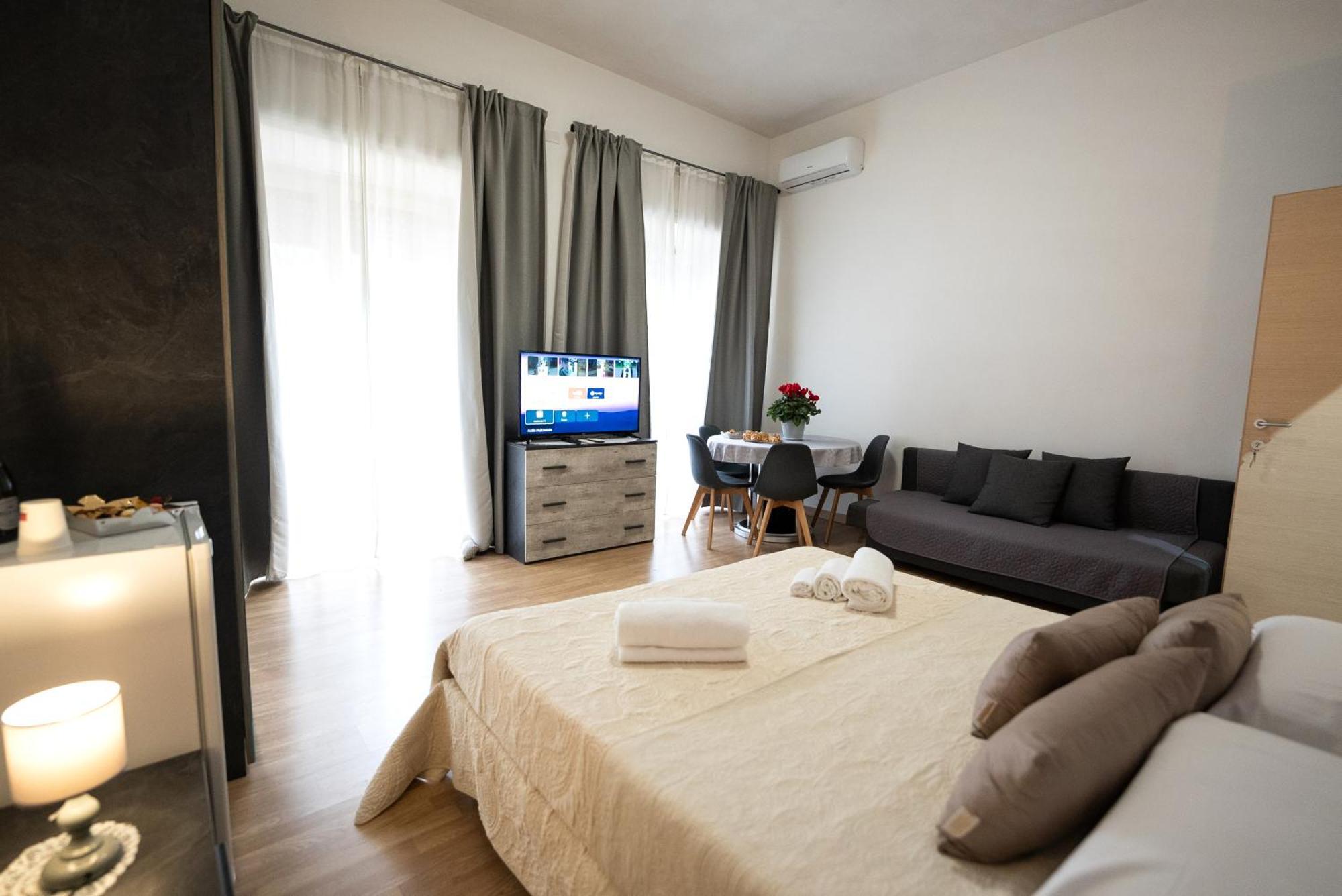 Home Josephine, A Due Passi Dalla Reggia Caserta Exterior foto